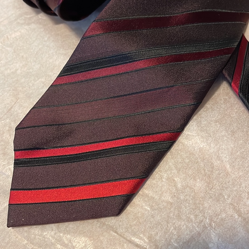 Used tie - Picture 2 of 11